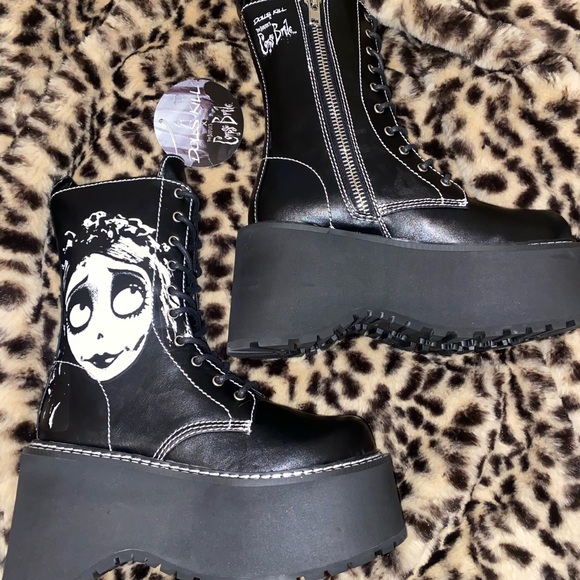 Dolls Kill X Corpse Bride Combat Boots Sz 7 - Picture 4 of 8